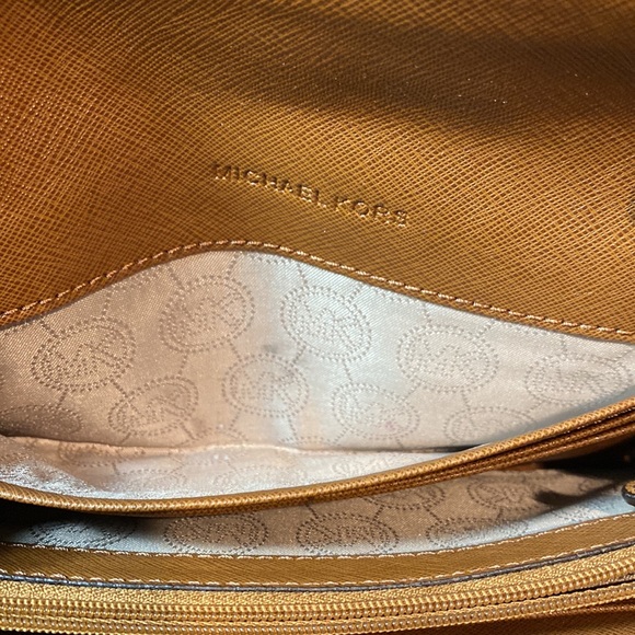 Michael Kors crossbody wallet and organizer - Picture 7 of 10